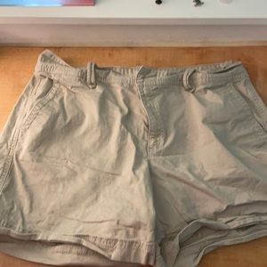 Size 16 Eddie Bauer tan shorts